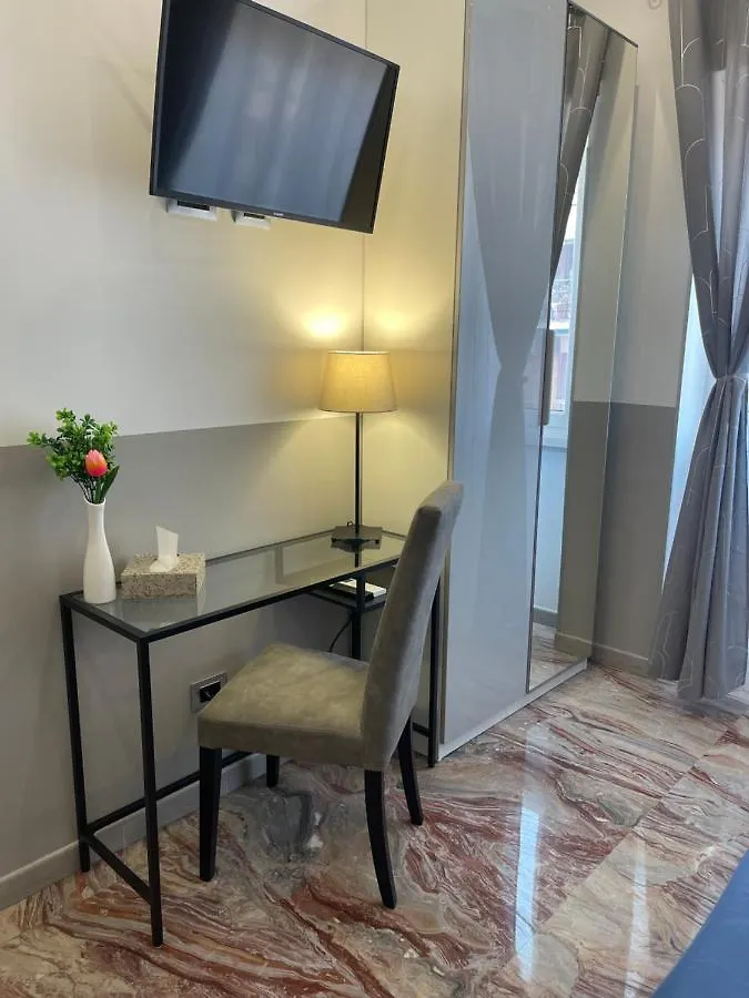 Henry Suite Rome 0*,